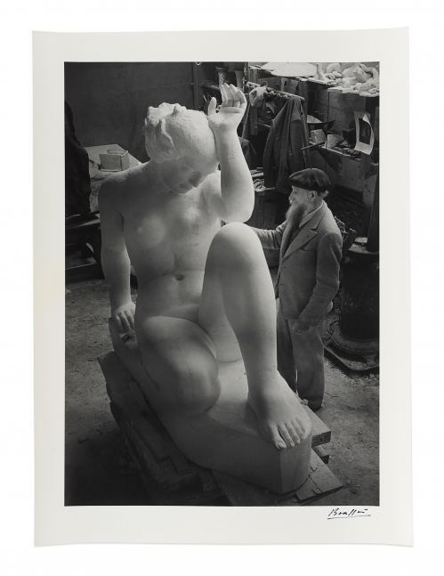 Maillol finissant sa grande sculpture, La Montagne&nbsp;(Maillol finishing his large sculpture, La Montagne), 1936&nbsp;&nbsp;