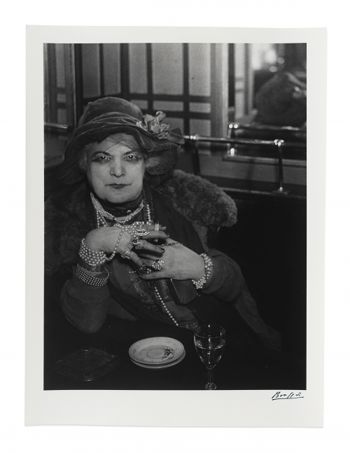 Brassa&iuml; &#039;Bijou&#039; au bar de la Lune, Montmartre, 1932