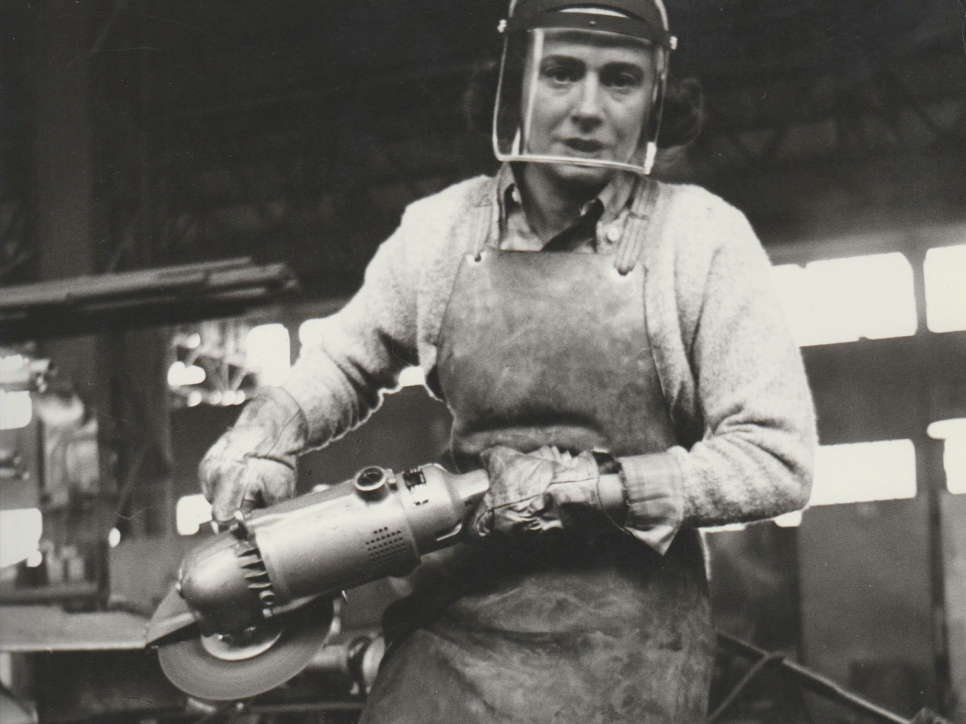 Black and white photograph of Beverly Pepper welding