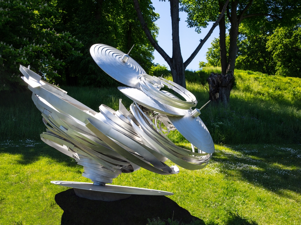 Outdoor installation view of Untitled Cyclone, 2017 sculpture by Alice Aycock